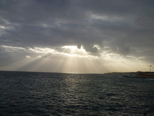 Sol, moln, hav och land